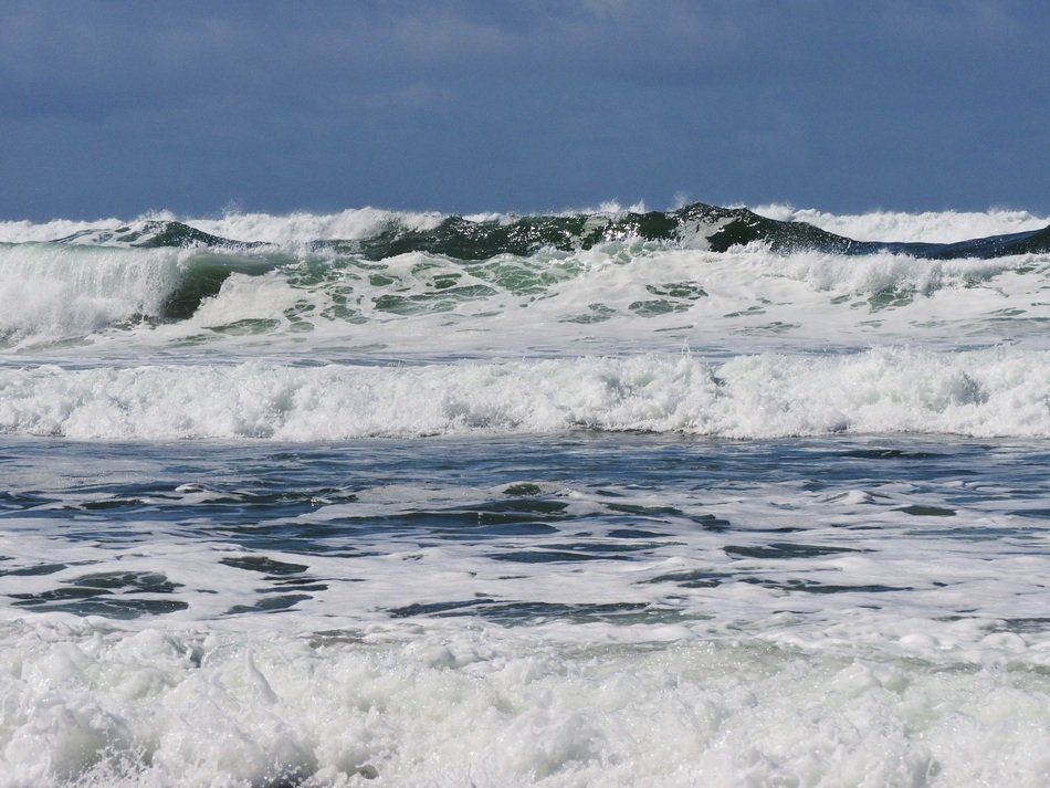 white waves in the pacific