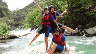 Rafting friends