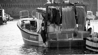 Black and white photo of the boat on the water