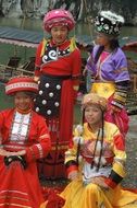 women in traditional chinese clothing