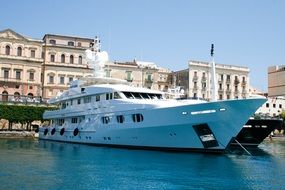 chic Yacht Holiday