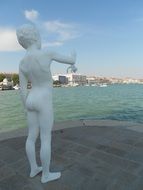 sculpture of man ashore in venice