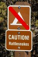 sign caution rattlesnakes