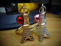 gold and silver keychains elfel tower