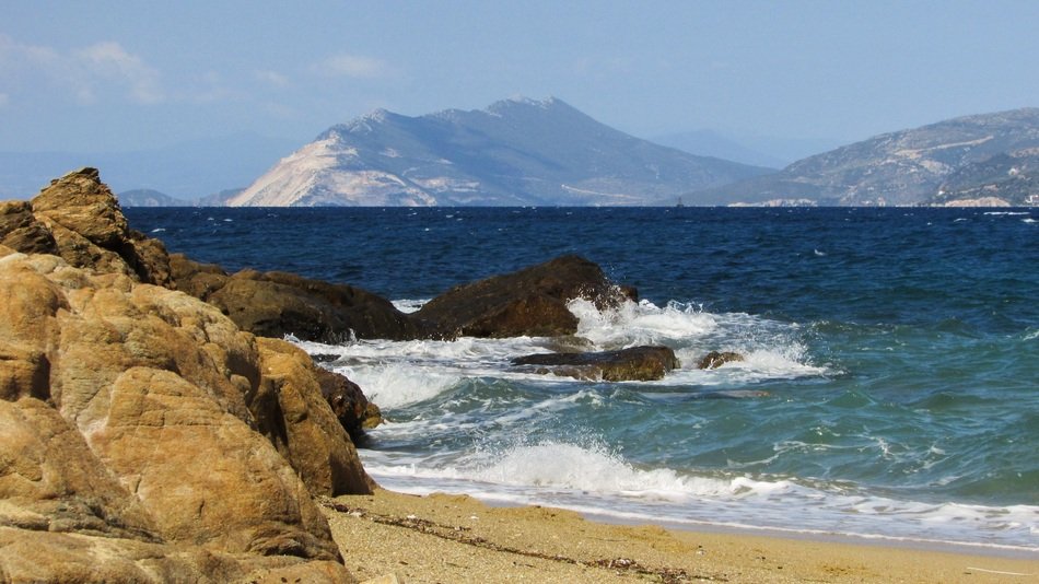 tide wave in the aegean sea