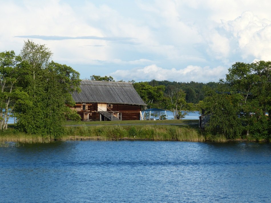 farmhouse in kishi