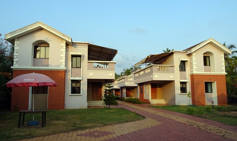 cottages near the arabian sea