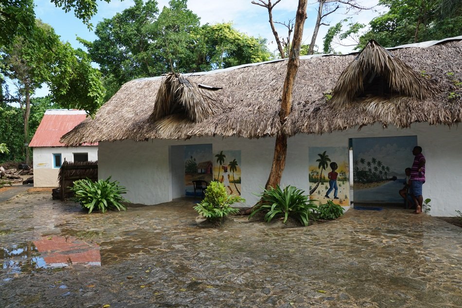 huts on Levantado