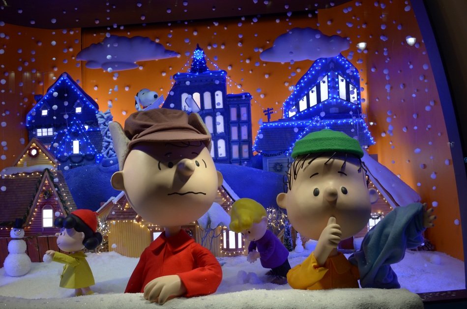 İllustration of Charlie Brown mannequins