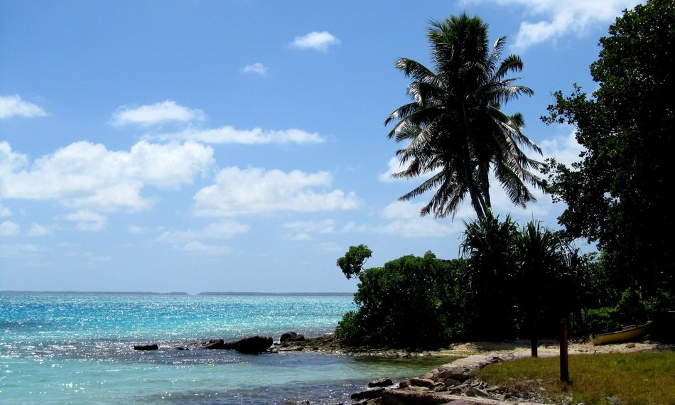 photo of the tropical coast of Tabuaran