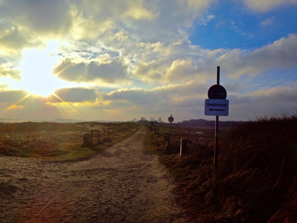 village road with hundestrand sign