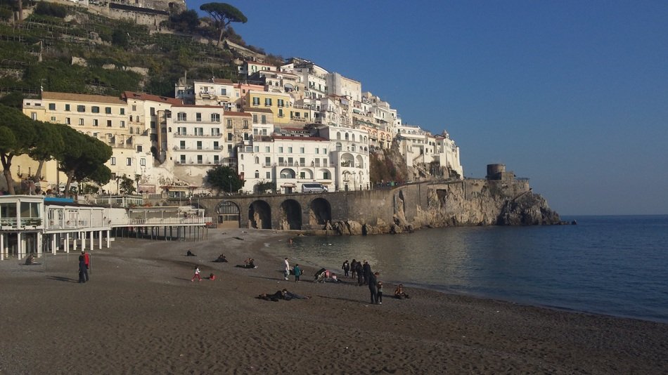 houses on the coast in italy