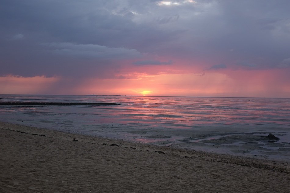 Beautiful picture of the sunset over the beach