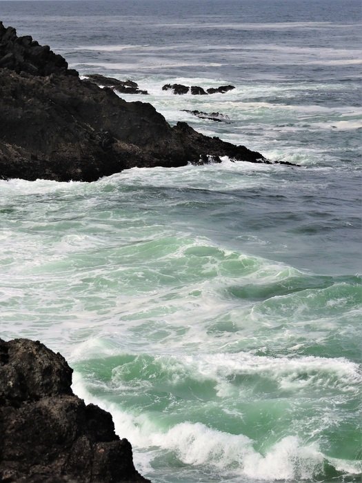 scenery of the Oregon coastline with the rocks