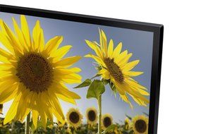 Samsung 28 Slim LED HD 720p TV Clear Motion Rate 120 Plus Hook-Up Bundle - UN28H4000 N3
