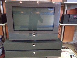 Loewe ARTICOS30STDHGB Articos 30 Inch DLP HDTV with stand - High Gloss Basalt