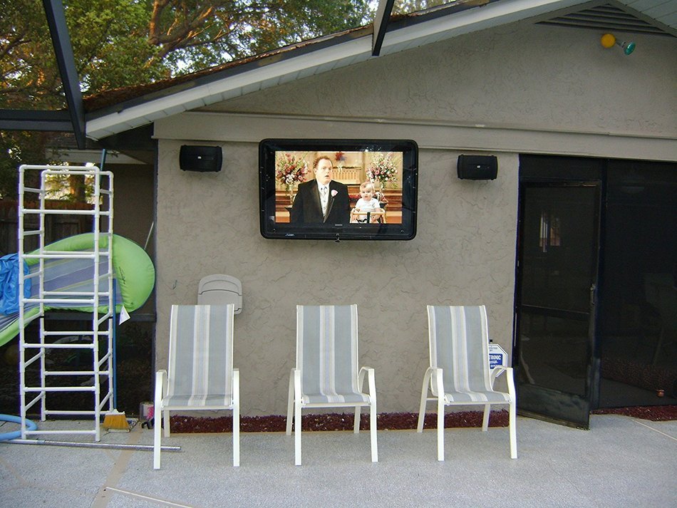 The TV Shield 30-40" with One Fan N2