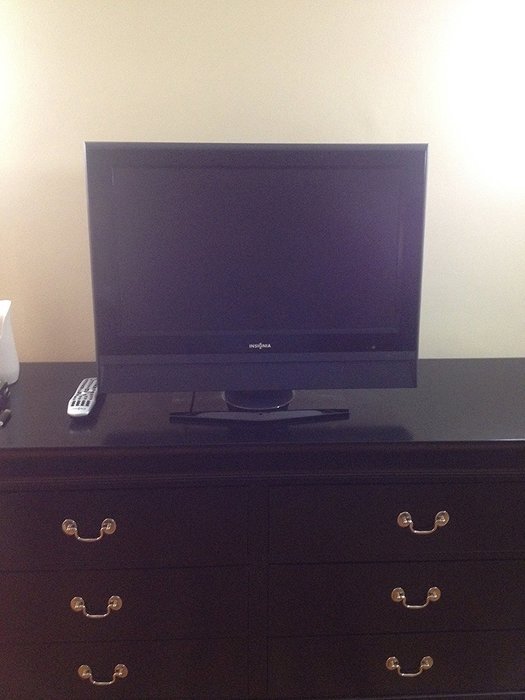 Insignia NS-L26Q-10A - 26" LCD TV - widescreen - 720p - HDTV