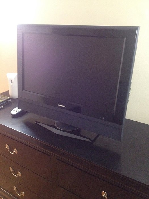 Insignia NS-L26Q-10A - 26" LCD TV - widescreen - 720p - HDTV N2