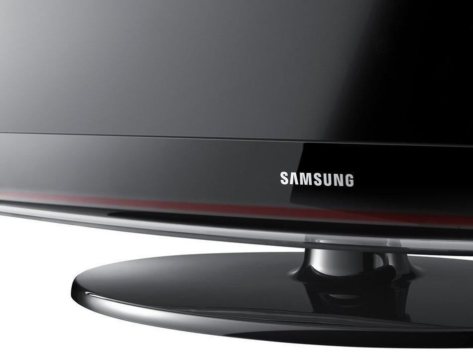 Samsung LN32C450 32-Inch 720p 60Hz LCD HDTV 2010 Black N8