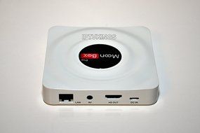 *2017 NEWEST* MoonBox 4 Pro IPTV XBMC/KODI Watch Live HK/CN/TW/Vietnam TV N2