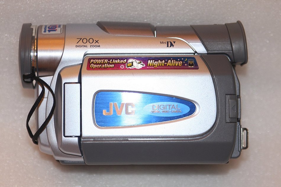 JVC GR-D31U MiniDV Digital Comcorder with 16x Optical Zoom and 2.5" LCD N2