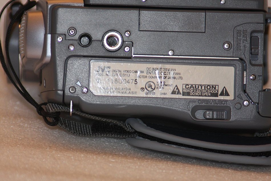 JVC GR-D31U MiniDV Digital Comcorder with 16x Optical Zoom and 2.5" LCD N5