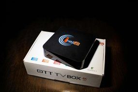 iWaz Box Arabic &amp; International IPTV Android 5.1 S905 MBC , Bein Package , OSN Package Sky Package