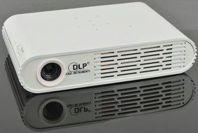 Vanilia Multimedia 500 Lumens DLP 1280 x 800 3D LED Projector HDMI Home Theater Cinema N2