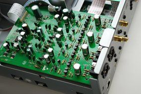 Marantz UD7007 Universal Blu-ray / DVD/ CD Disc Player with Networking (Black) N3