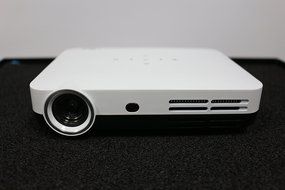 AIM Z001 4500 LED LUMEN DLP Projector with HDMI + VGA + USB Video Input N5