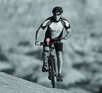 Jarv Waterproof Bluetooth Bike Speaker with FM Radio. Bike Mount / Motorcycle Mount and Remote Control Included... N3