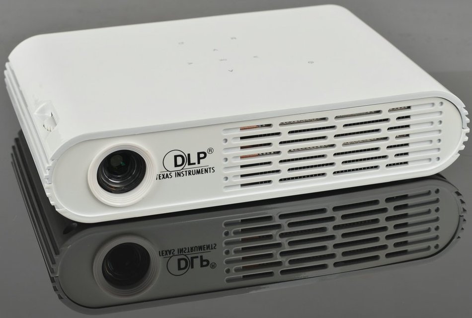 Vanilia Multimedia 500 Lumens DLP 1280 x 800 3D LED Projector HDMI Home Theater Cinema N2