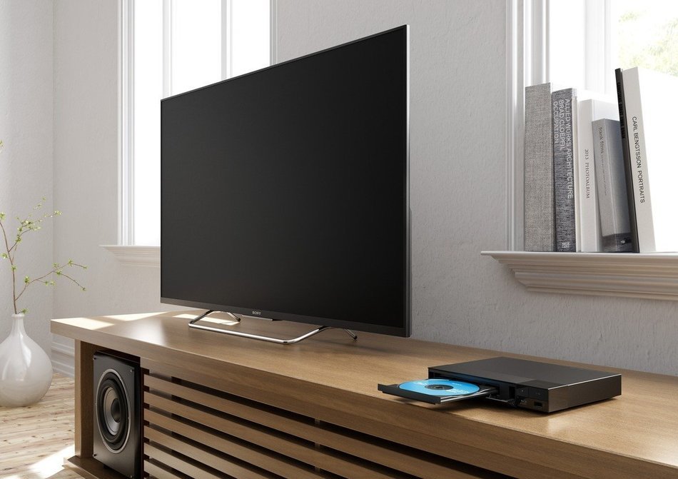 Sony BDP-S3500 Streaming Blu-Ray Disc Player with Super Wi-Fi Technology + Bundle N8