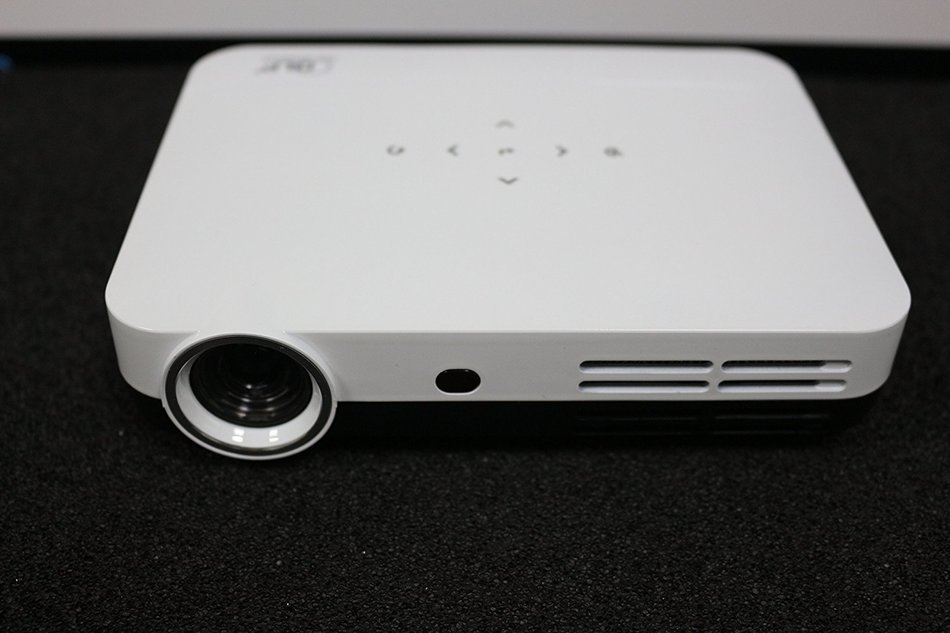 AIM Z001 4500 LED LUMEN DLP Projector with HDMI + VGA + USB Video Input