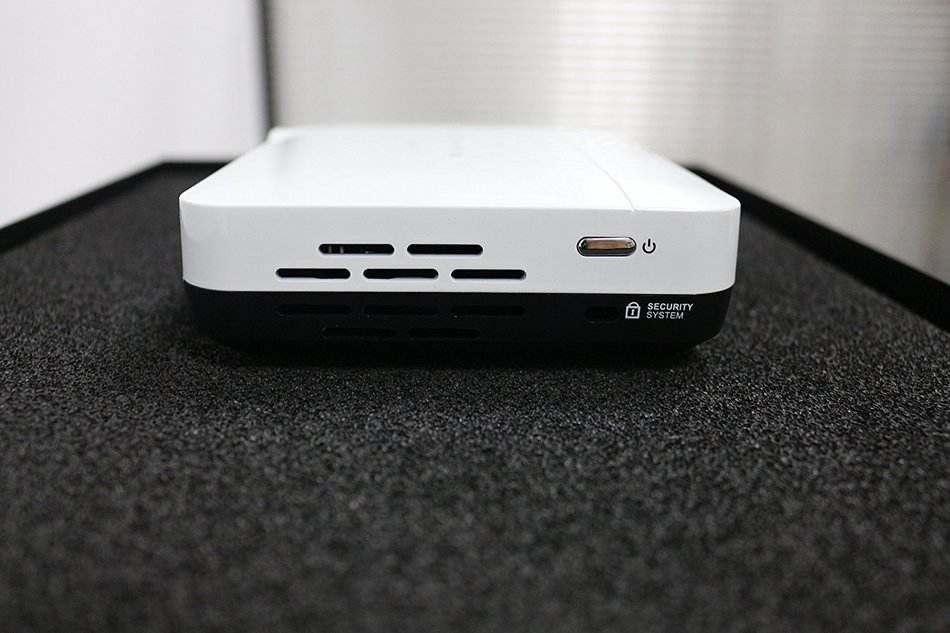 AIM Z001 4500 LED LUMEN DLP Projector with HDMI + VGA + USB Video Input N3