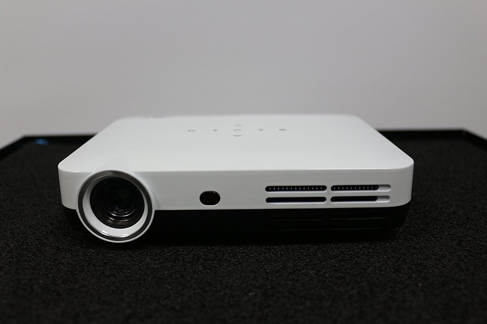 AIM Z001 4500 LED LUMEN DLP Projector with HDMI + VGA + USB Video Input N4