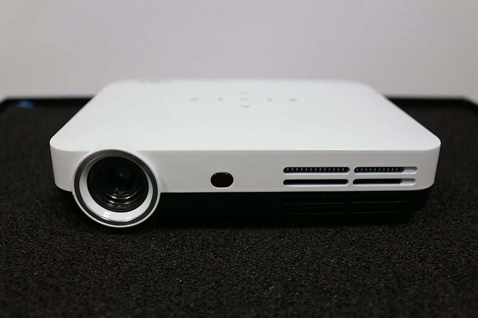 AIM Z001 4500 LED LUMEN DLP Projector with HDMI + VGA + USB Video Input N5