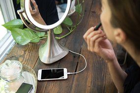 iHome 9&quot; Double-sided Vanity Mirror with Bluetooth Audio / Speakerphone and USB Charging N6