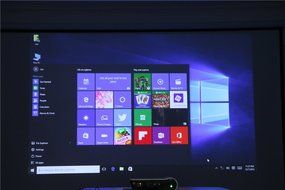 Windows10 3D 4K Projector Full HD Video Projector 2000 ANSI Lumens Bluetooth WIFI Film Moive Home Theater LED... N2