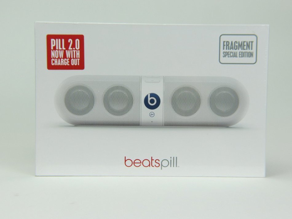 Apple DRE Beats Pill 2.0 Portable Bluetooth Wireless Speaker Fragment Edition; White (Front)/Gloss Silver (Back)