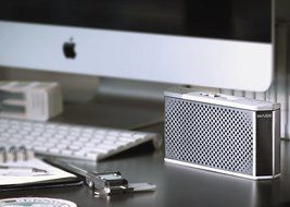MAQE SOUNDJUMP Aluminum Wireless Bluetooth Speaker with removable magnetic 6000mAh powerbank - Grey N5