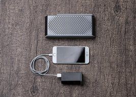 MAQE SOUNDJUMP Aluminum Wireless Bluetooth Speaker with removable magnetic 6000mAh powerbank - Grey N7