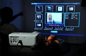 Dual Core 1.5GHz CPU Android 4.2 Projector "DroidBeam" - 8GB Internal Memory, 3000 Lumens, 2000:1, WiFi (White) N2