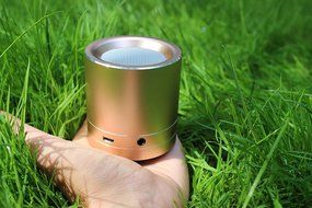 Mini Bluetooth Speaker KOSTA: Portable Wireless Mini Speaker with Enhanced Bass KOSTA (Gold) for iPhone, iPad,... N8