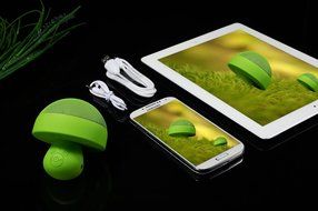 Xcellent Global Pink Bluetooth Speaker Wireless Mushroom with Built-in Mic + LED Romantic Night Light Hands Free... N10