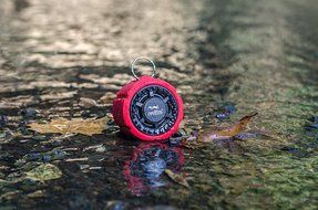 Red Fox Wireless Rover IPX7 Waterproof Bluetooth Speaker with YakAttack Rail Kayak Mount (Red) N4