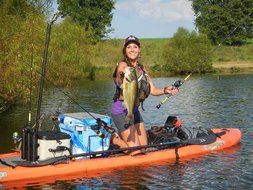 Red Fox Wireless Rover IPX7 Waterproof Bluetooth Speaker with YakAttack Rail Kayak Mount (Red) N7