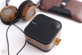 Wood Portable Wireless Bluetooth Speaker, Outdoor Retro Nostalgic Desktop Speaker with Enhanced Bass, Build-in... N7