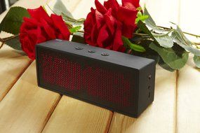 a.m.p SP1 Portable Bluetooth Speaker, White N27